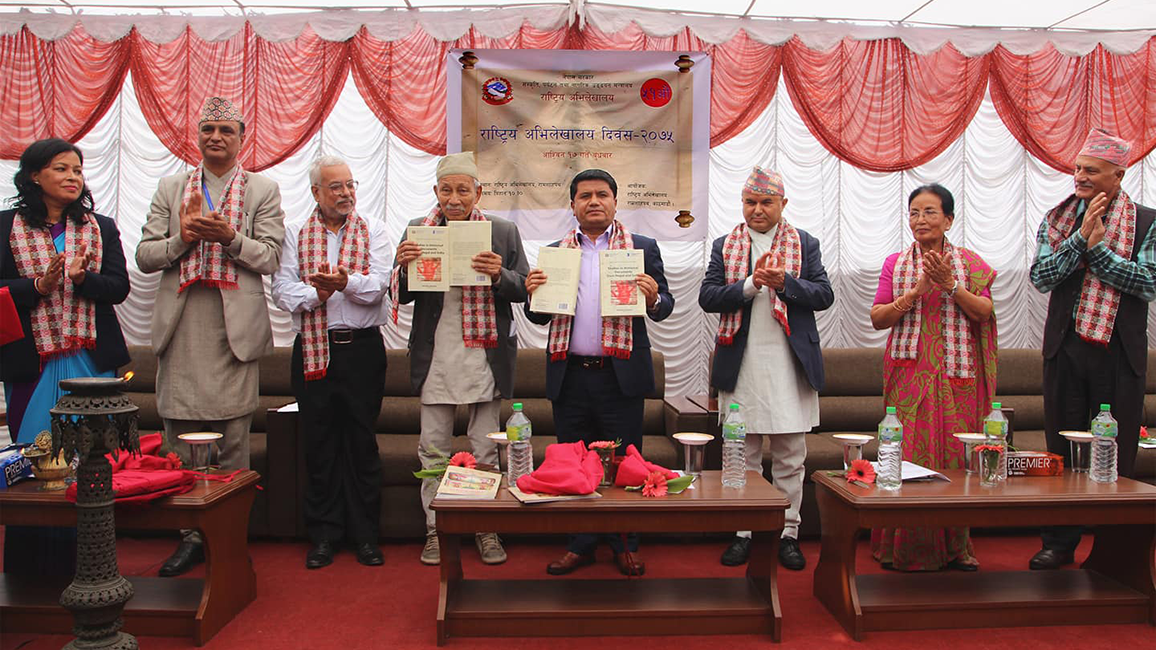 02.	Feierliche Präsentation des ersten Bandes der Documenta Nepalica während der Jahresfeier des Nationalarchivs Nepal, 2018