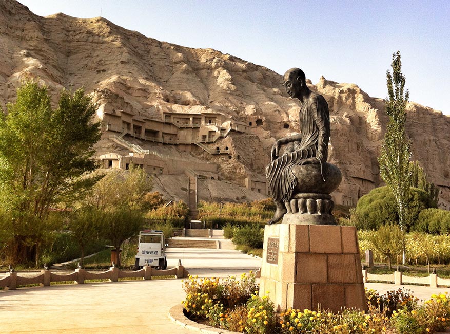 Kizil: Höhlenanlage mit der Skulptur von Kumarajiva, einem aus Kuča stammenden, berühmten Mönch und Übersetzer buddhistischer Texte ins Chinesische 
