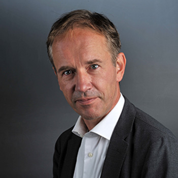 Portraitfoto von Prof. Dr. Arnold Jacobshagen