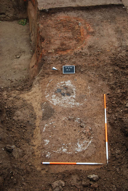 Alte Töpferscheiben bei Ausgrabung