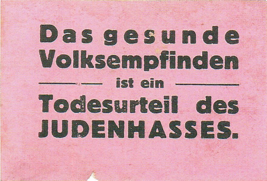Klebezettel „Das gesunde Volksempfinden ist ein Todesurteil des Judenhasses“ zur Abwehr des Antisemitismus, undatiert, 5,1 x 7,5 cm, Berlin