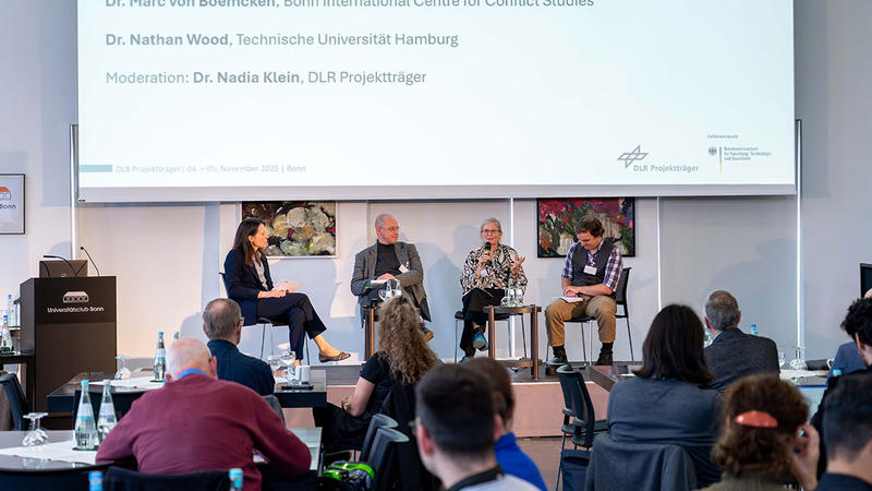 Öffnet Artikel: Statustagung der BMFTR-Förderlinien zur Friedens-und Konfliktforschung