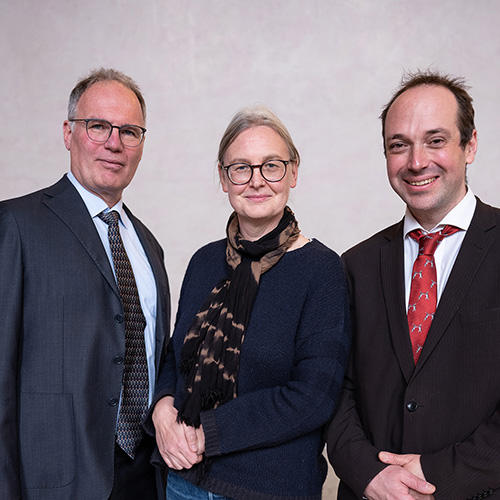 Die Leitenden des CAIC-Projekts (v. l. n. r.): Prof. Dr. Walther Sallaberger, Prof. Dr. Karen Radner, Prof. Dr. Enrique Jiménez