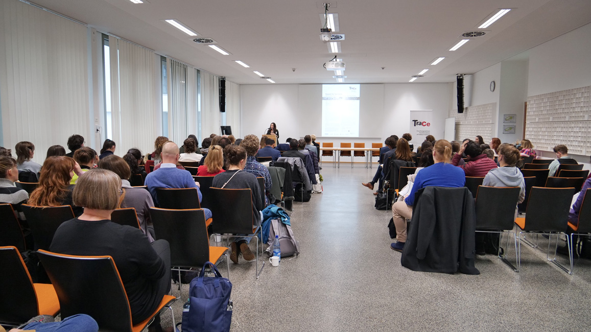 Veranstaltungsraum mit Personen