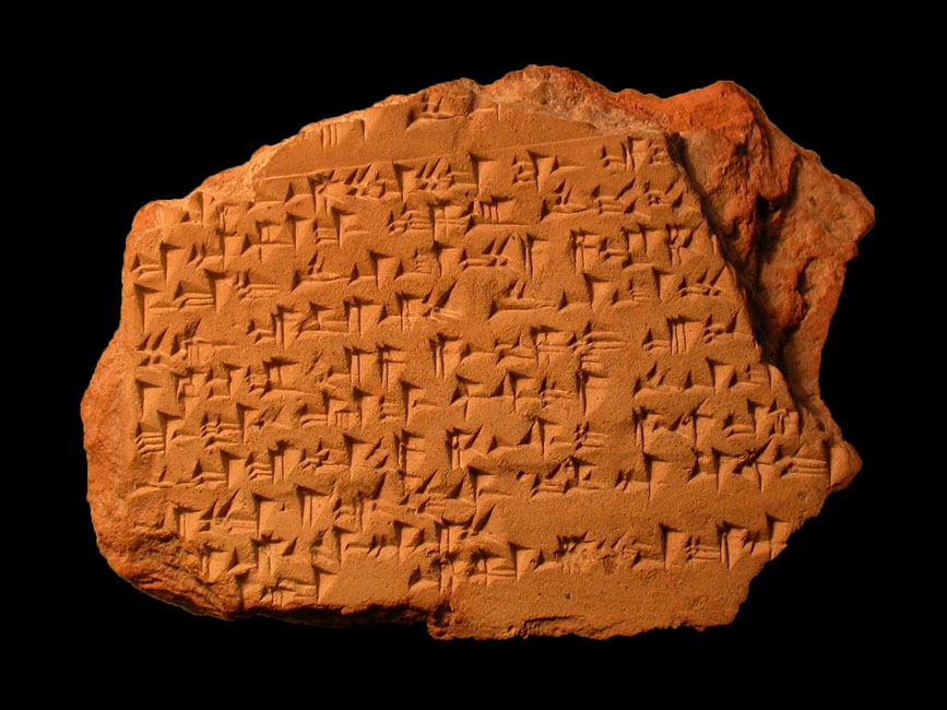 Typisches Fragment einer hethitischen Keilschrifttafel mit Anweisungen zur Durchführung eines Festrituals (13. Jh. v. Chr.; Boğazköy Müzesi).