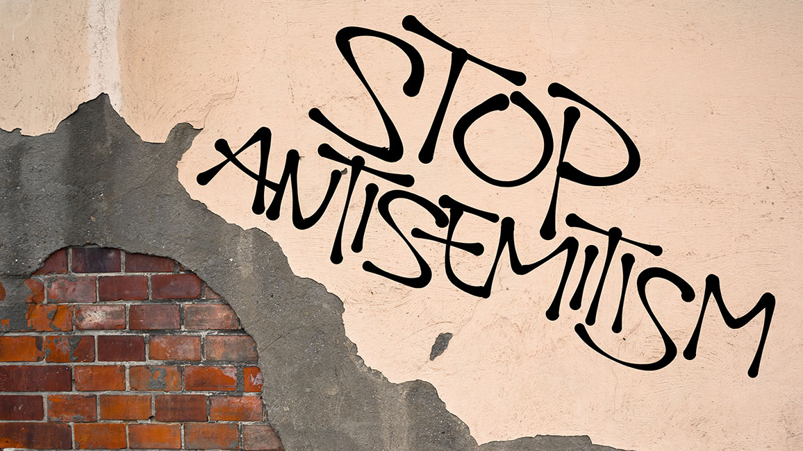 Stop Antisemitism als Graffiti auf eine Wand gesprüht