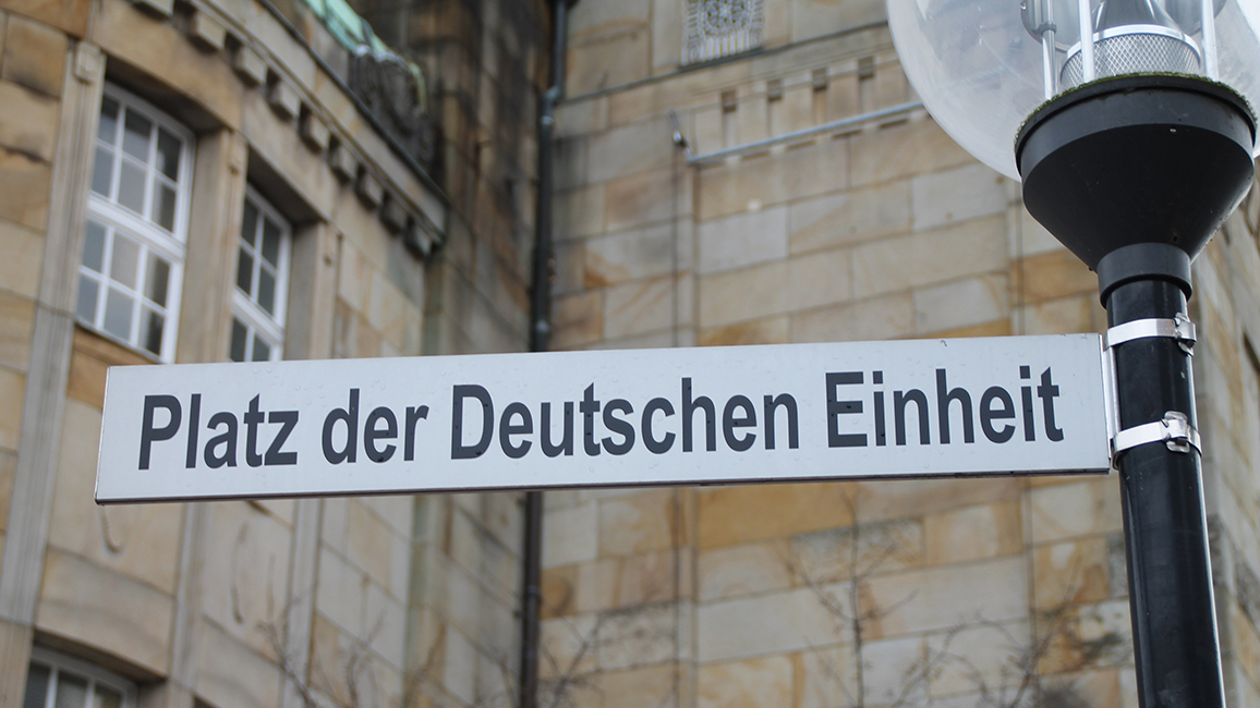 Straßenschild Platz der Deutschen Einheit